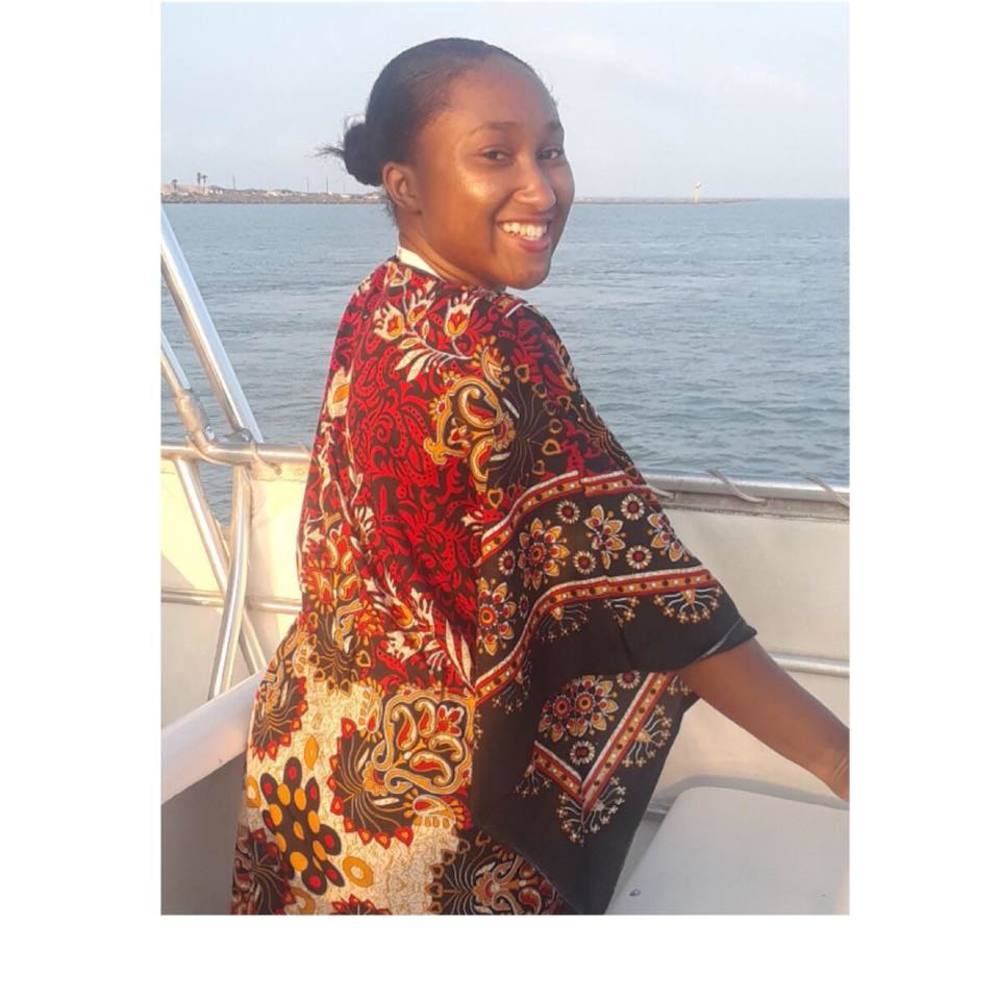 Meet your Posher, Azia